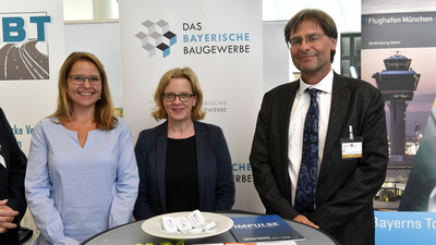 Natascha Kohnen am Stand des Bayerischen Baugewerbes Natascha Kohnen am Stand des Bayerischen Baugewerbes